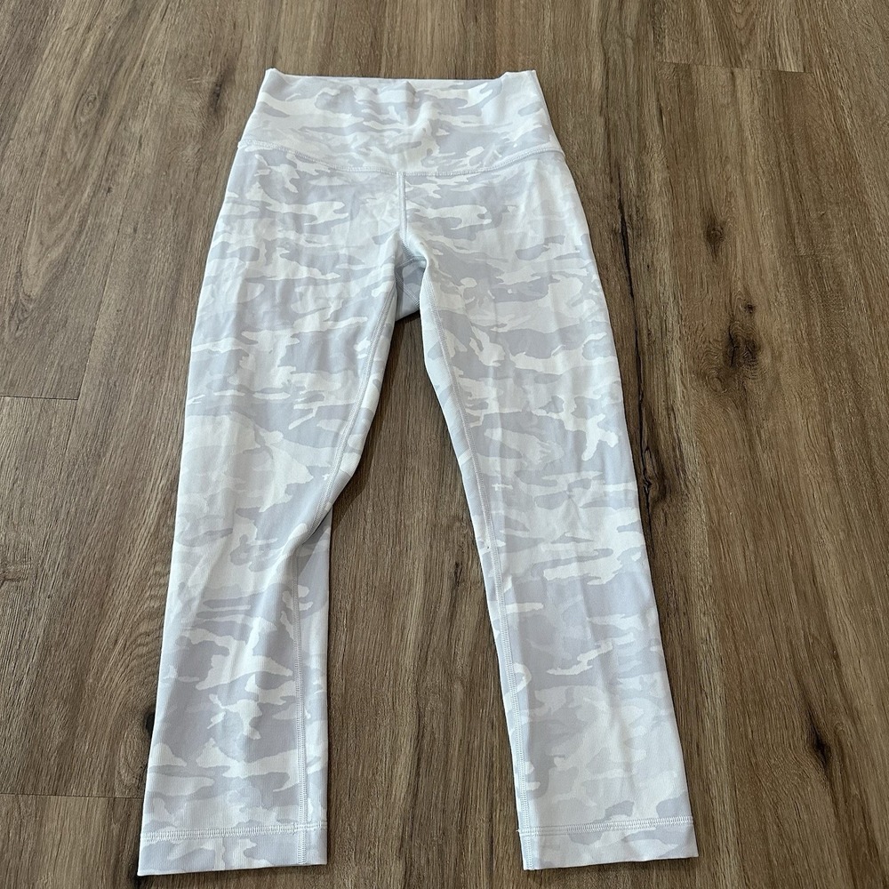 Lululemon Women's Size 6 White Camo Leggings High Rise Wunder‎ Under